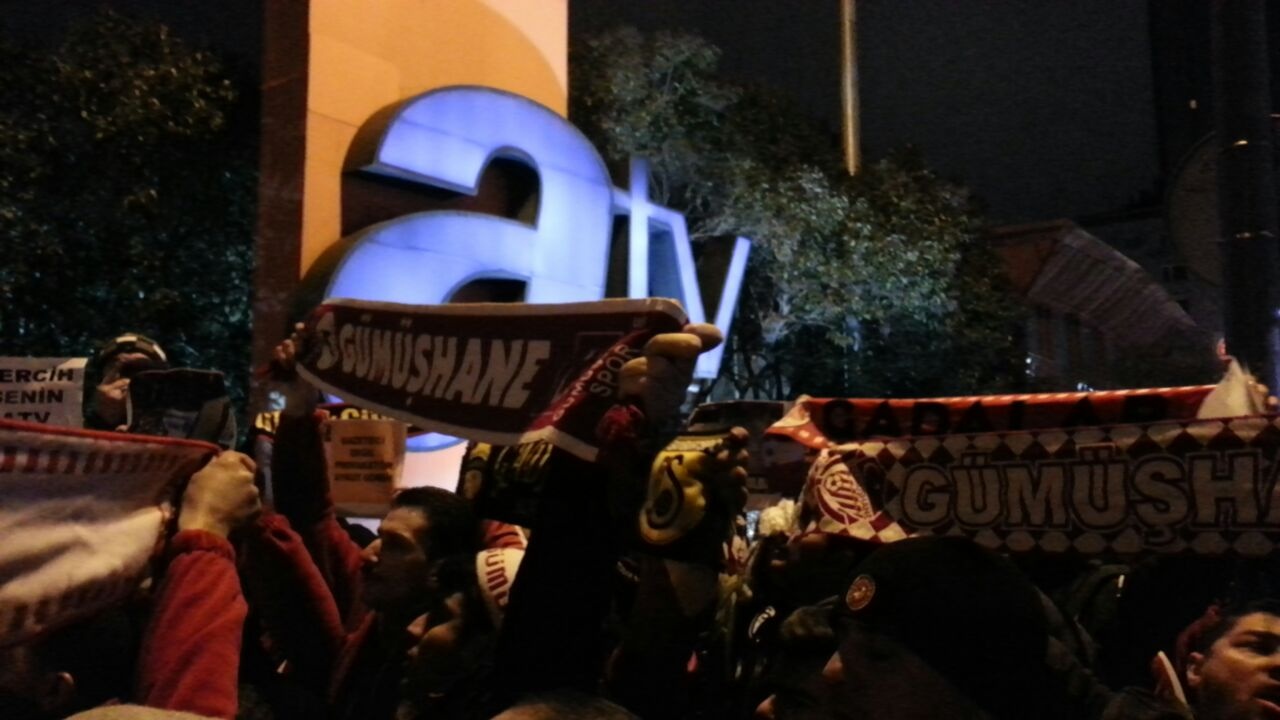 Gümüşhanespor taraftarlarından ATV binası önünde açıklama 4