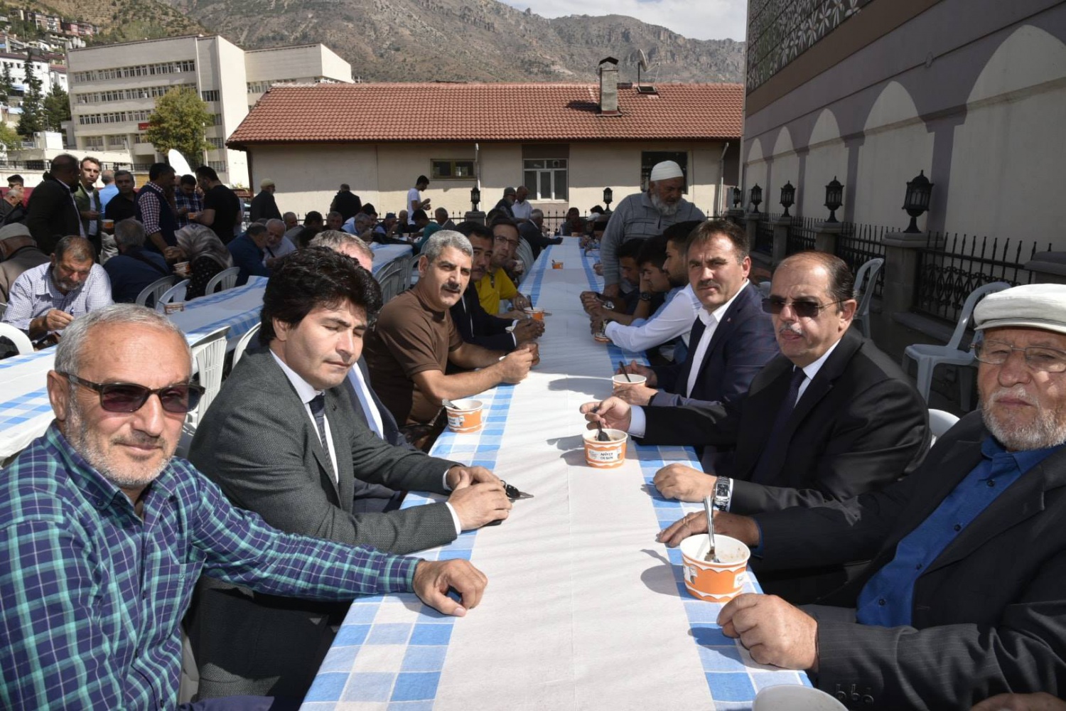 Gümüşhane’de 2 bin kişilik aşure dağıtıldı 5