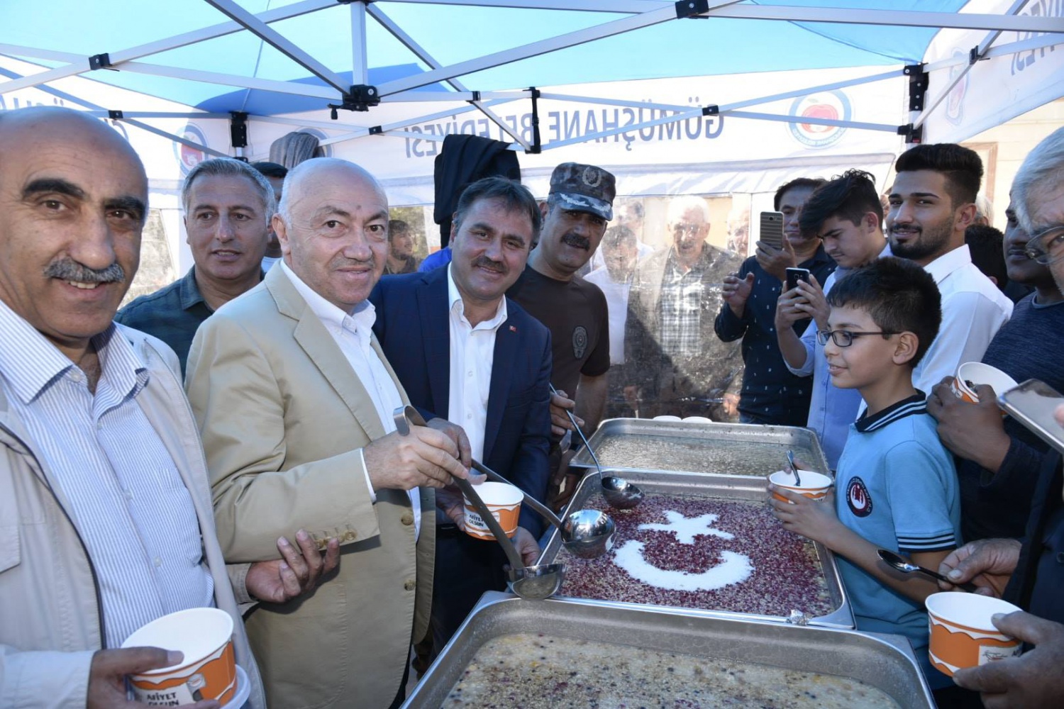 Gümüşhane’de 2 bin kişilik aşure dağıtıldı 3