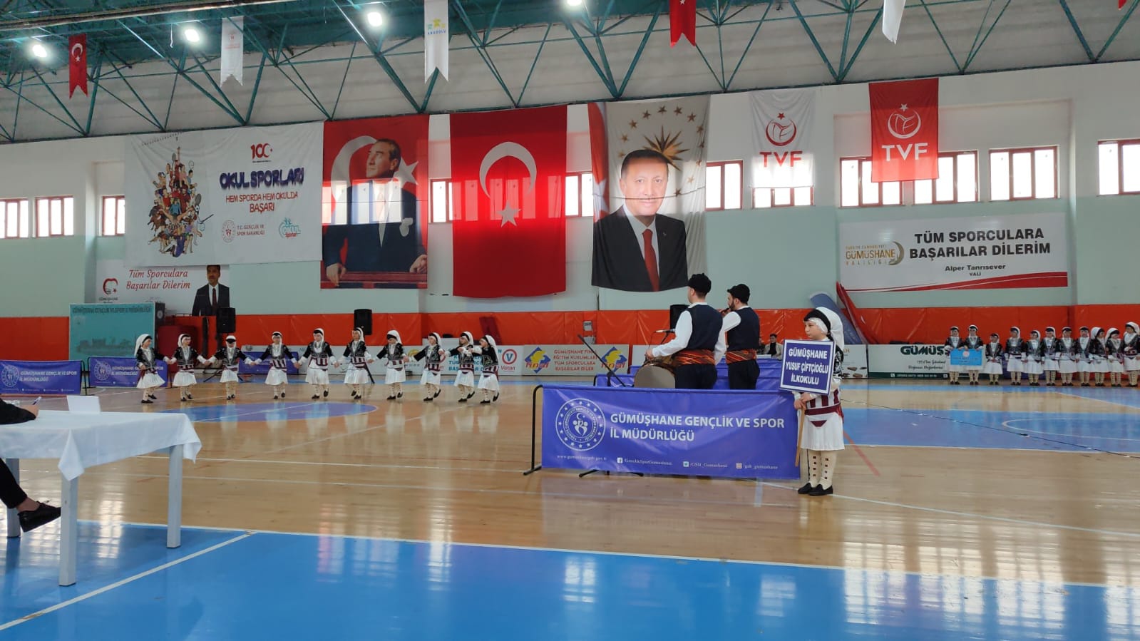 Halk oyunları yarışmaları yapıldı 1