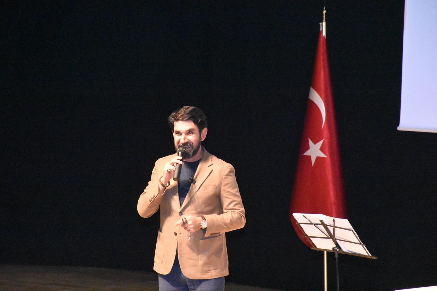 Serdar Tuncer’den Gümüşhane’de “Aşık olan neylesin” söyleşisi 9