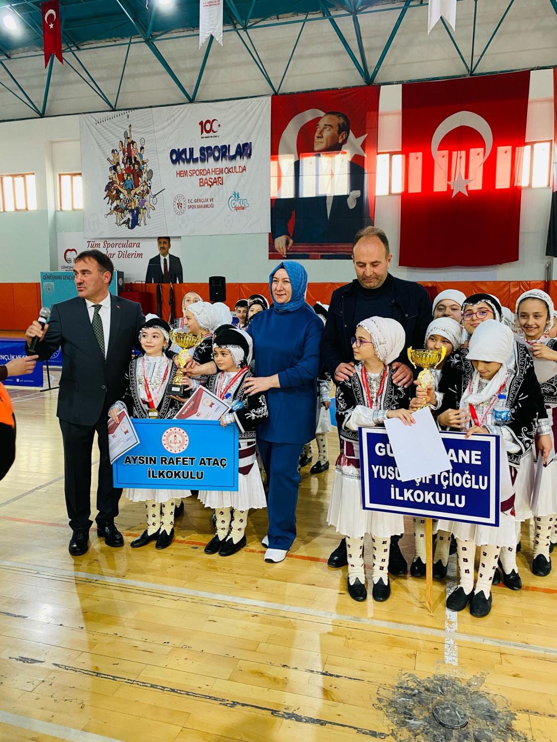 Halk oyunları yarışmaları yapıldı 23