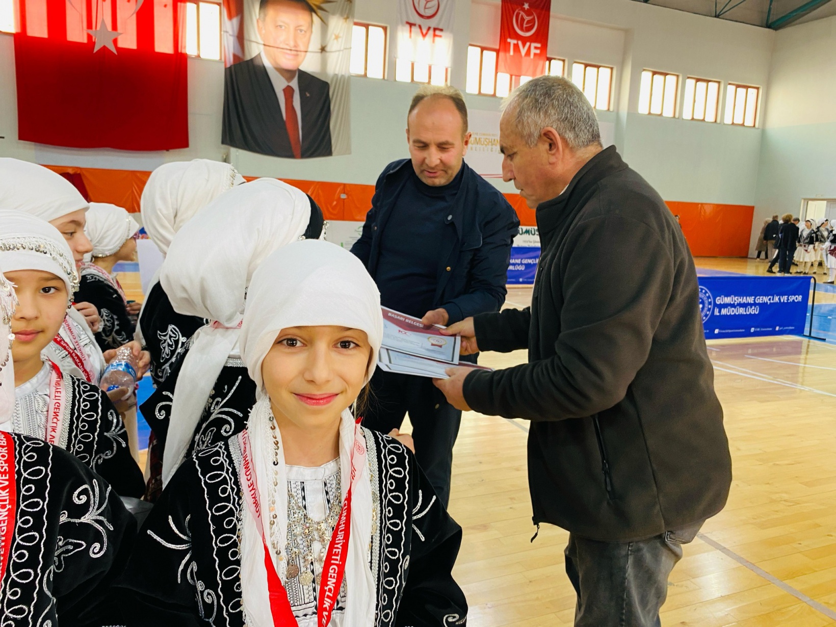 Halk oyunları yarışmaları yapıldı 3