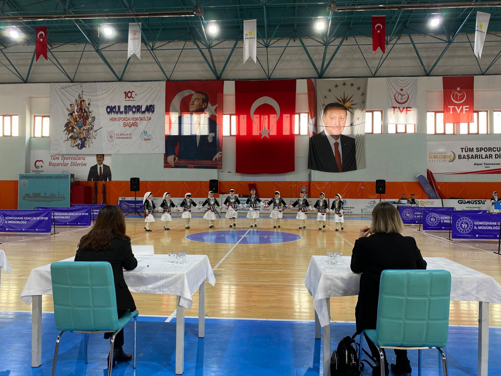 Halk oyunları yarışmaları yapıldı 20