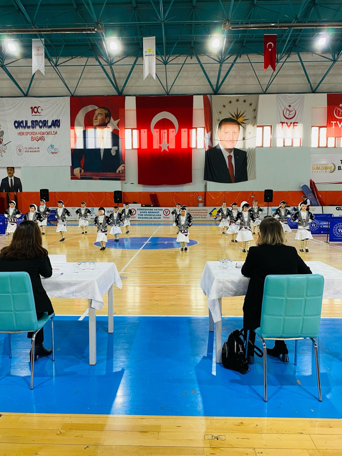 Halk oyunları yarışmaları yapıldı 10