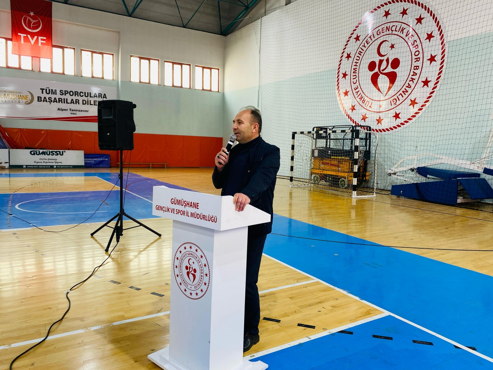 Halk oyunları yarışmaları yapıldı 16