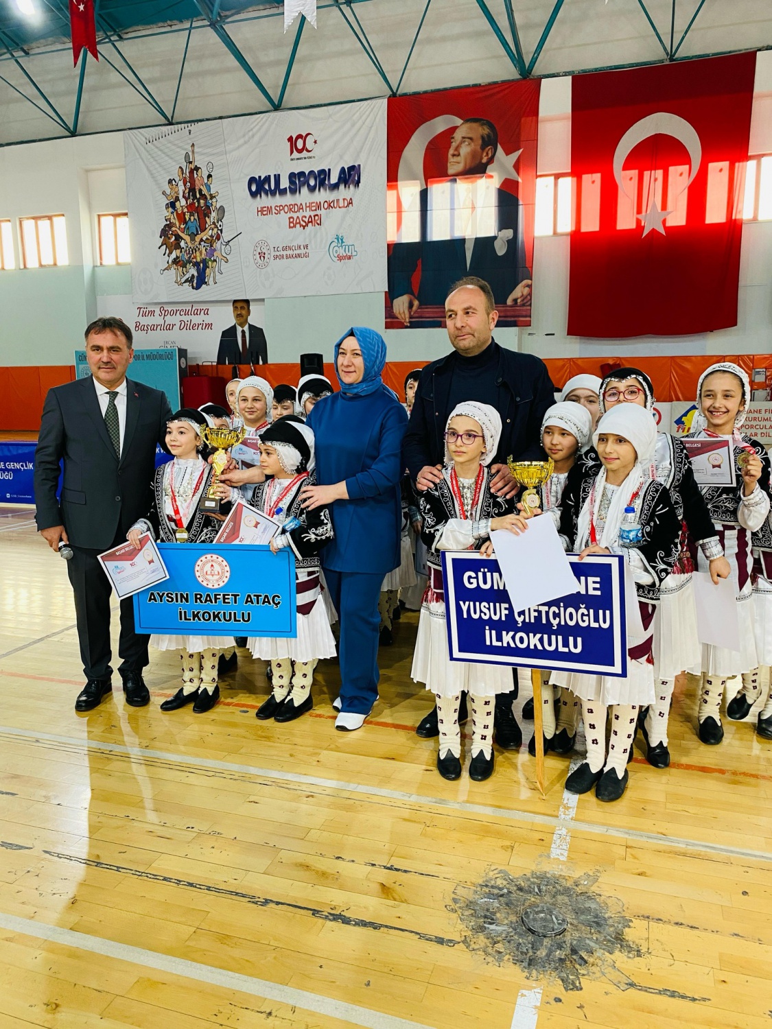 Halk oyunları yarışmaları yapıldı 21