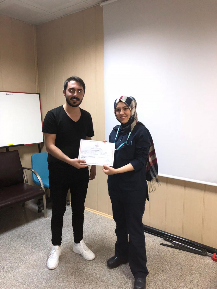 Sağlık personeline işaret dili eğitimi verildi 8