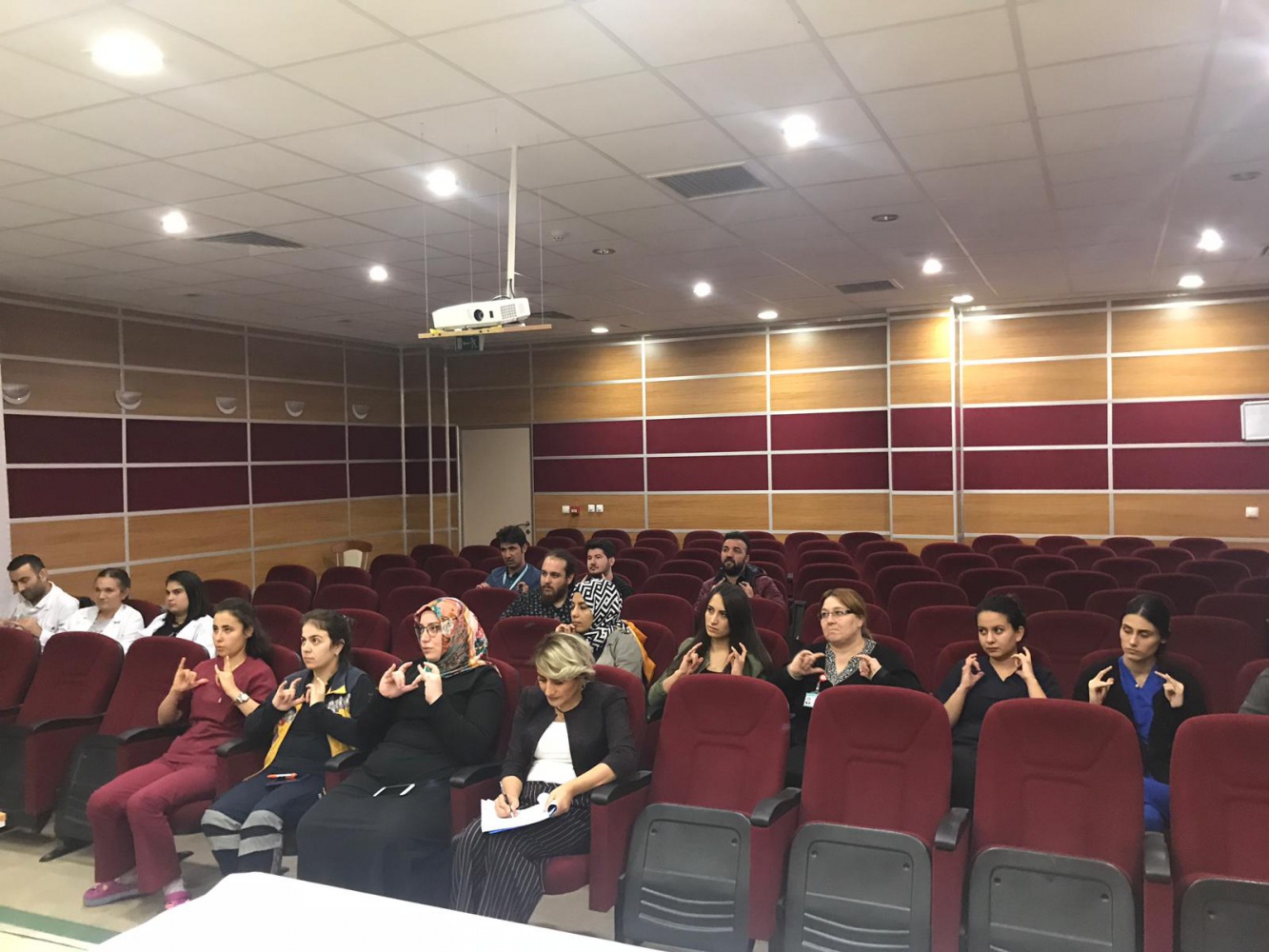 Sağlık personeline işaret dili eğitimi verildi 2