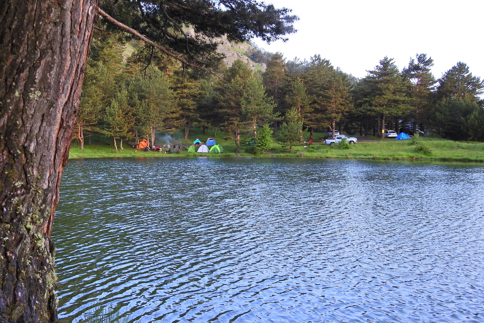 Gümüşhaneli doğaseverler Altınpınar Gölünde kamp kurdu 19