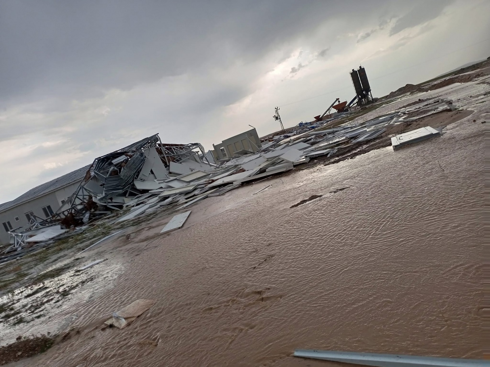 Sel bu kez Köse’yi vurdu 5