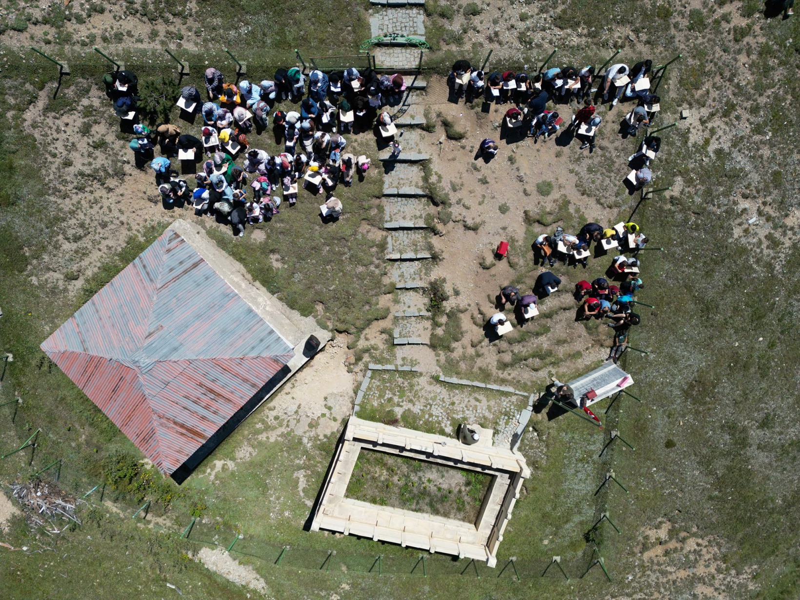 Kur'an Kursu öğrencileri Kabaktepe Şehitliğinde 5