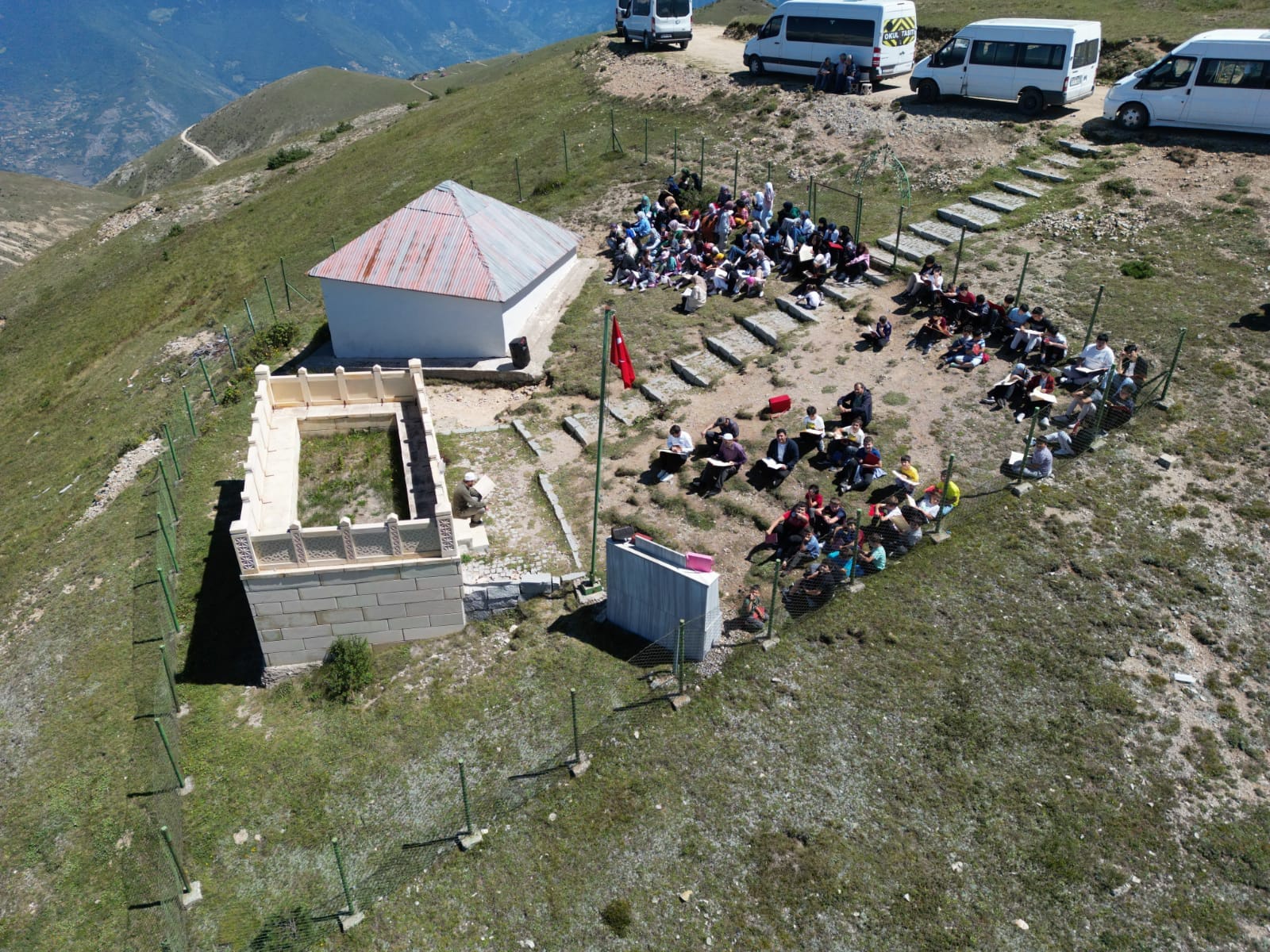 Kur'an Kursu öğrencileri Kabaktepe Şehitliğinde 4