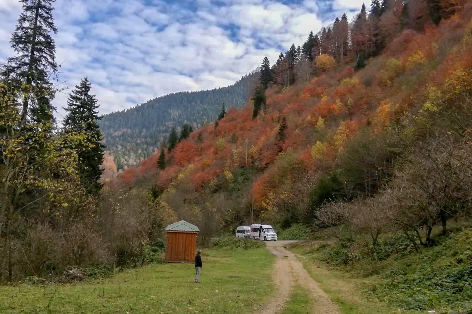 Gümüşhaneli dağcılardan renk cümbüşünde yürüyüş 2