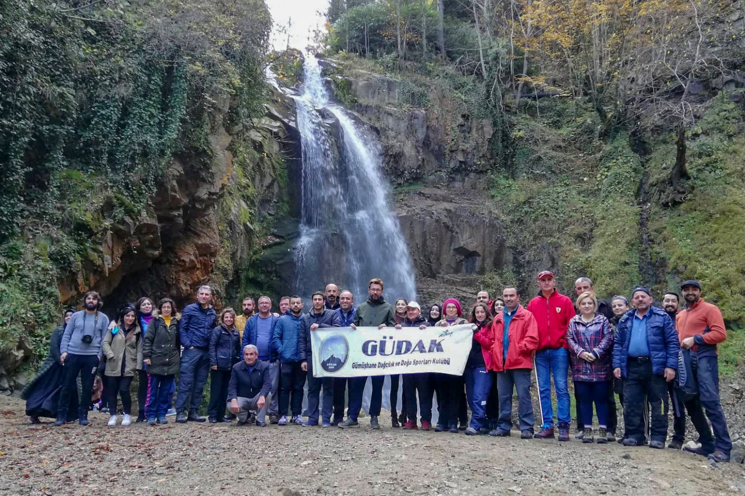 Gümüşhaneli dağcılardan renk cümbüşünde yürüyüş 9