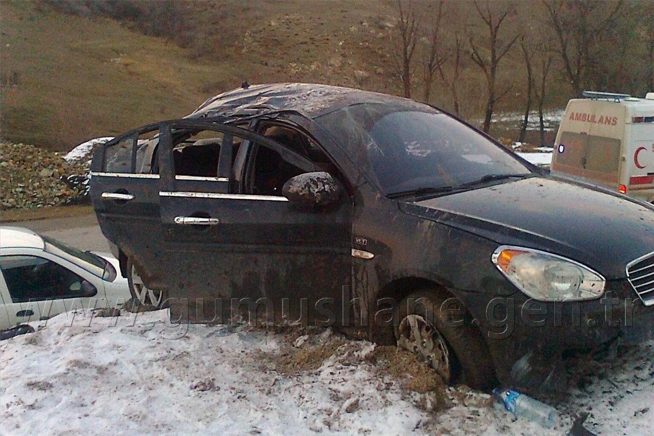 Kelkit'te Trafik Kazası: 3 Yaralı 2