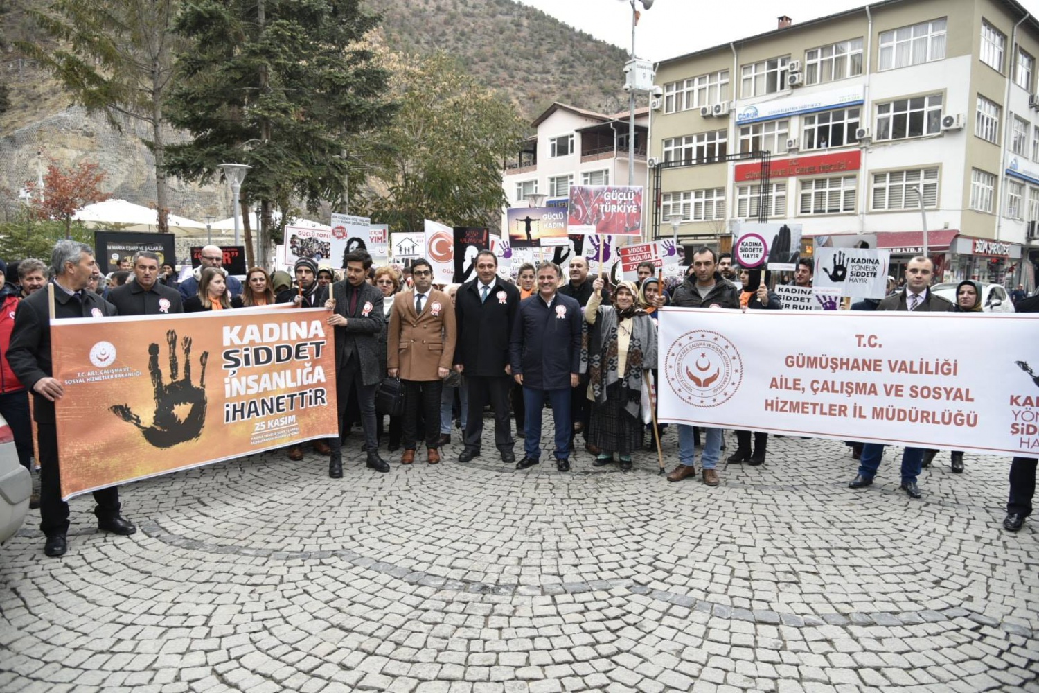 Gümüşhane’de ‘Kadına Şiddet İnsanlığa İhanettir’ yürüyüşü 11