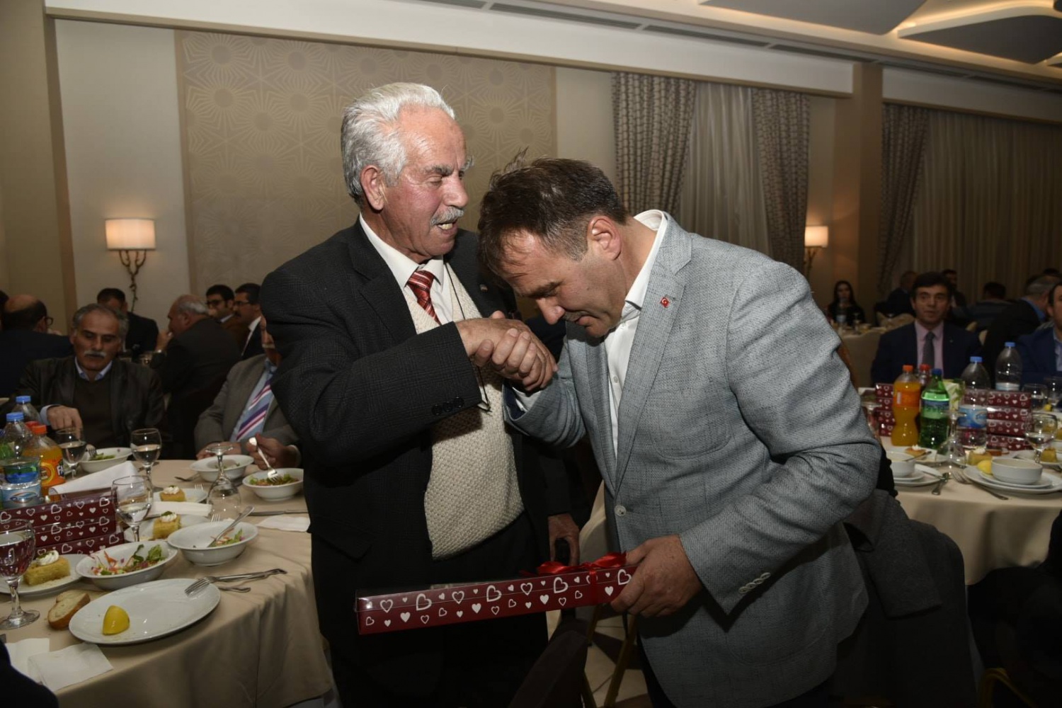 Gümüşhane protokolü öğretmenlerle yemek programında bir araya geldi 6