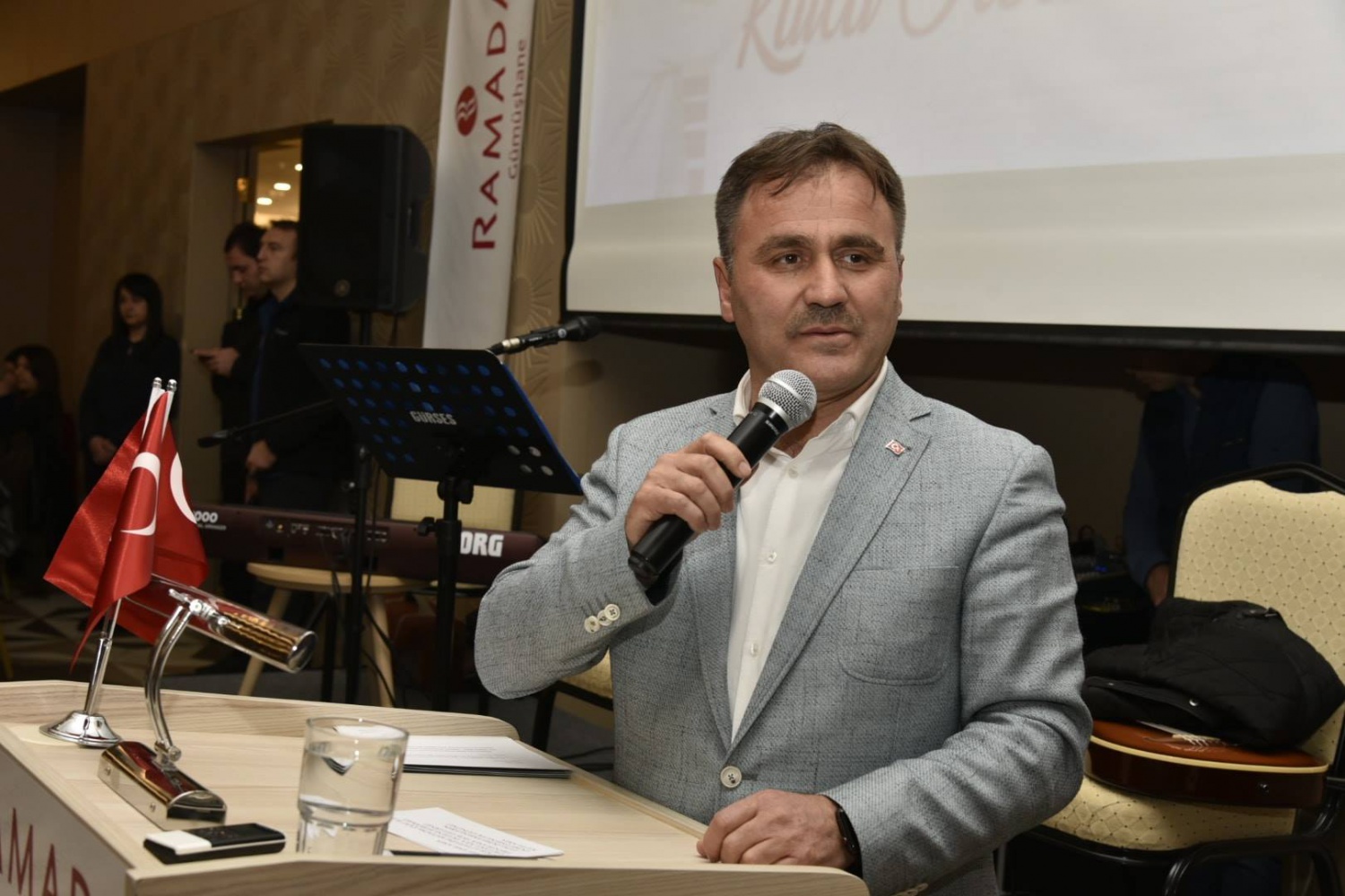 Gümüşhane protokolü öğretmenlerle yemek programında bir araya geldi 3