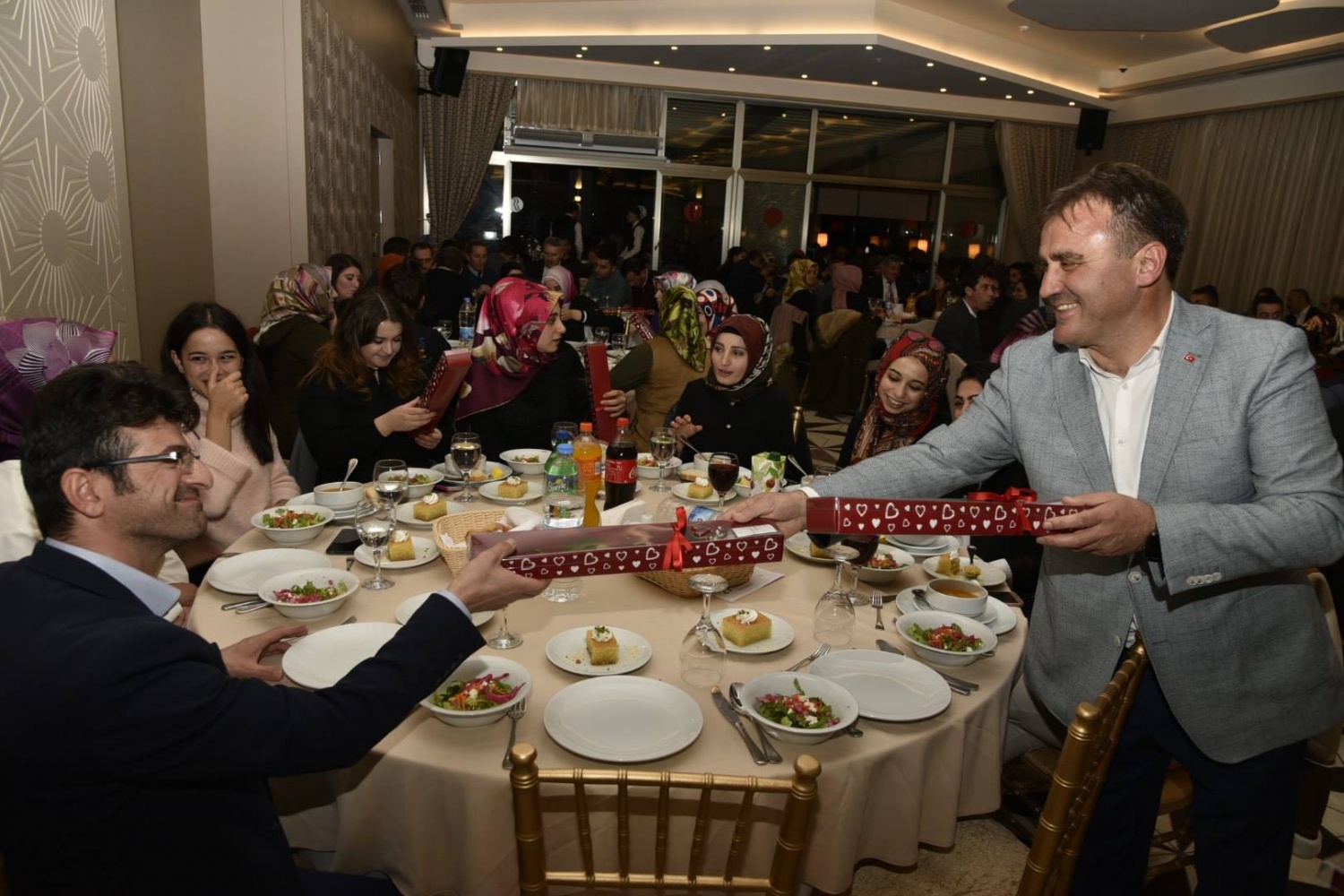 Gümüşhane protokolü öğretmenlerle yemek programında bir araya geldi 5
