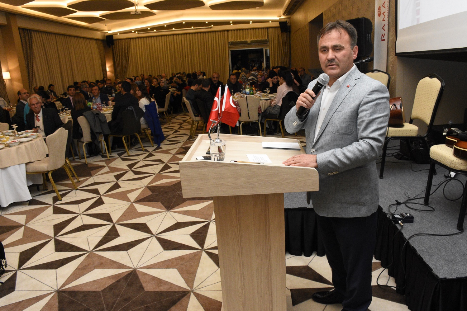 Gümüşhane protokolü öğretmenlerle yemek programında bir araya geldi 8