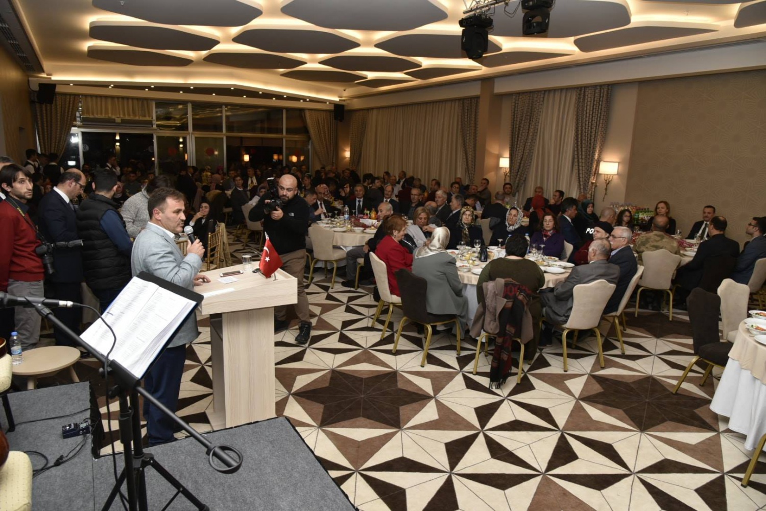 Gümüşhane protokolü öğretmenlerle yemek programında bir araya geldi 14