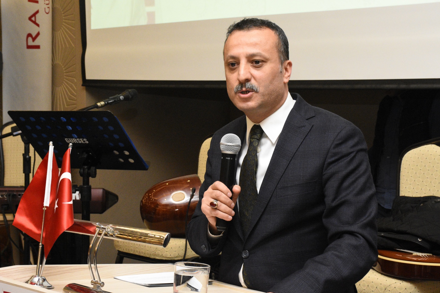 Gümüşhane protokolü öğretmenlerle yemek programında bir araya geldi 21