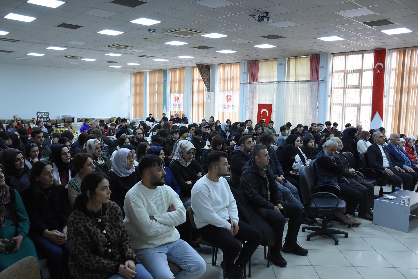 Kitap fuarı yoğun katılımla devam ediyor 4