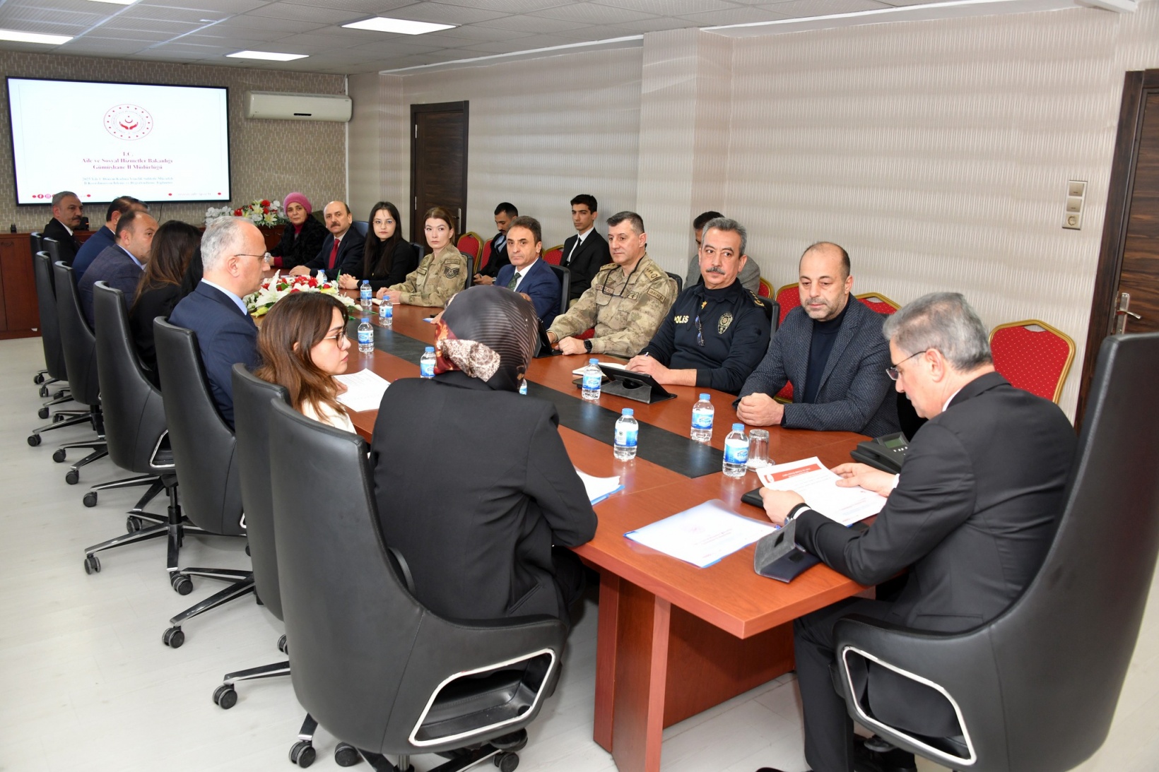 Kadına Yönelik Şiddetle Mücadele toplantısı yapıldı 4