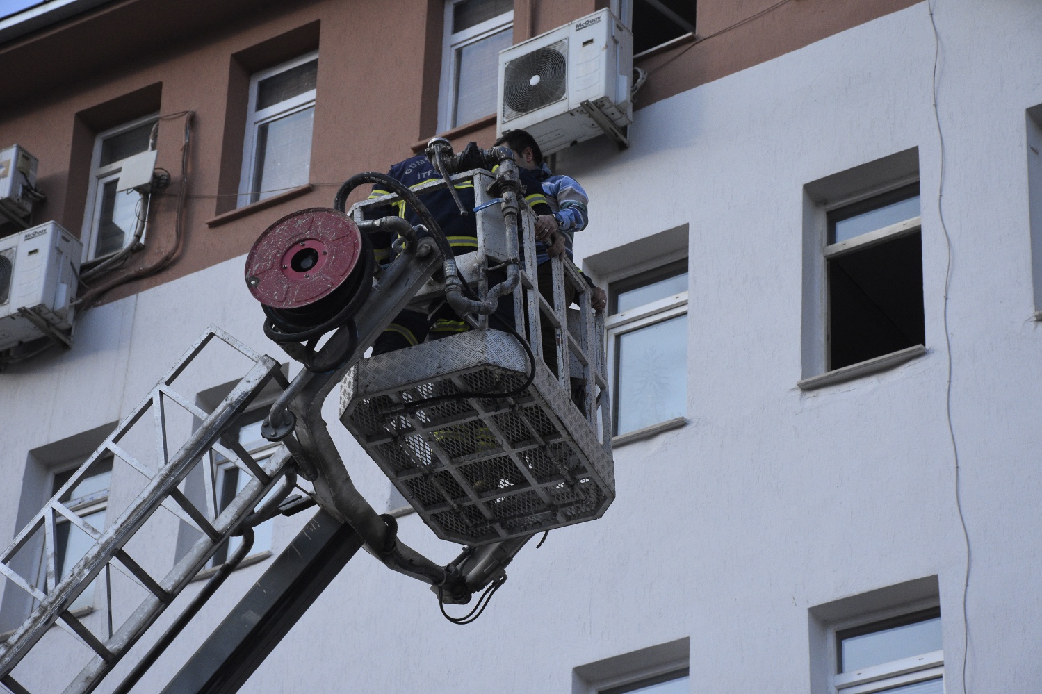 Gümüşhane Emniyetinde yangın eğitimi ve tatbikatı 9