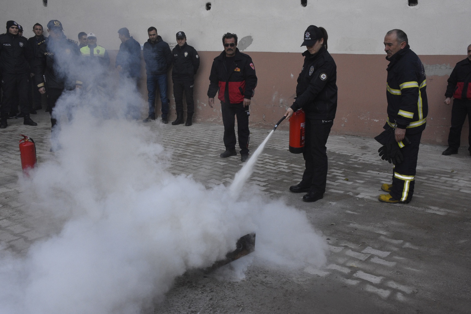 Gümüşhane Emniyetinde yangın eğitimi ve tatbikatı 4