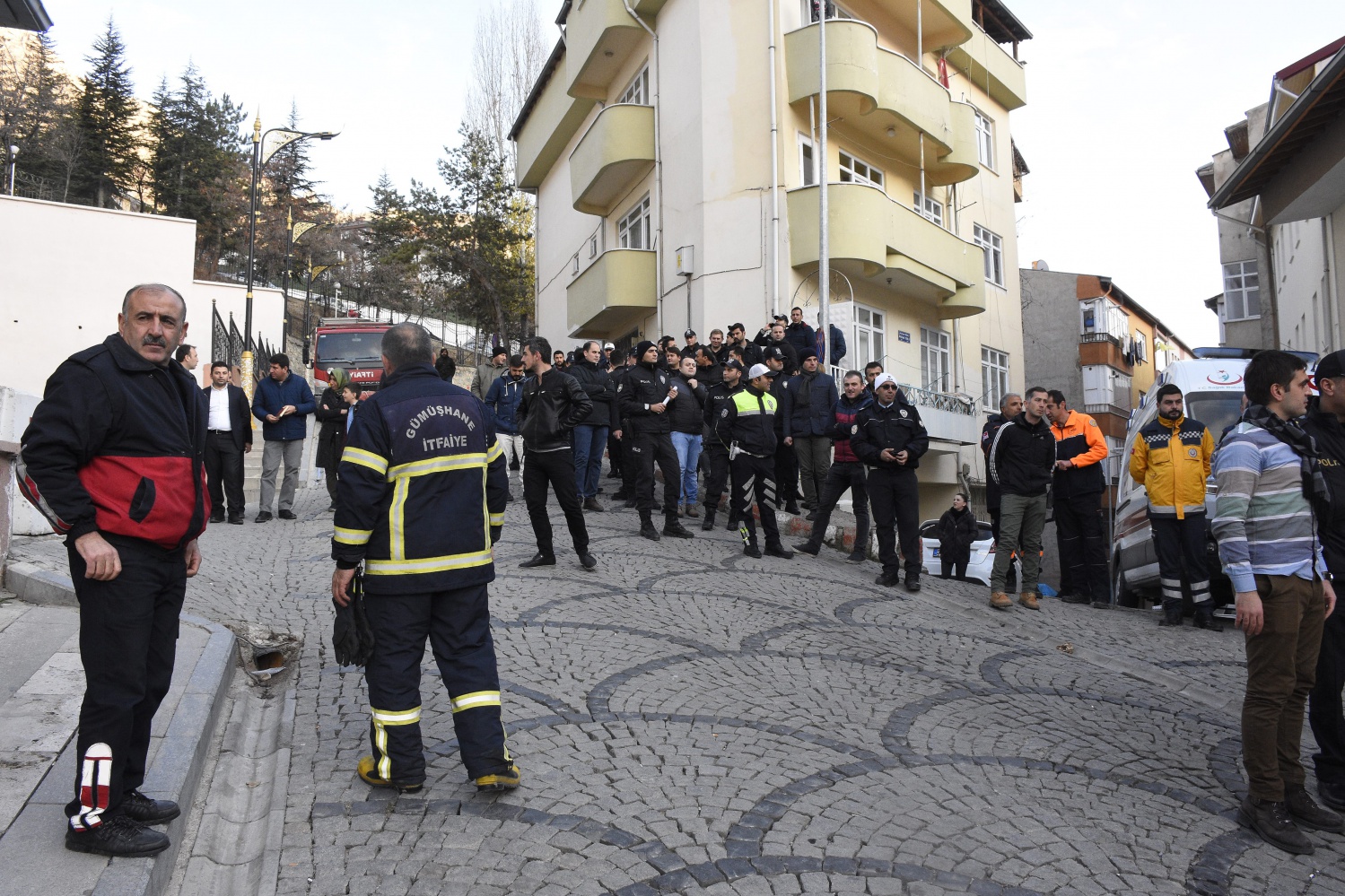 Gümüşhane Emniyetinde yangın eğitimi ve tatbikatı 10