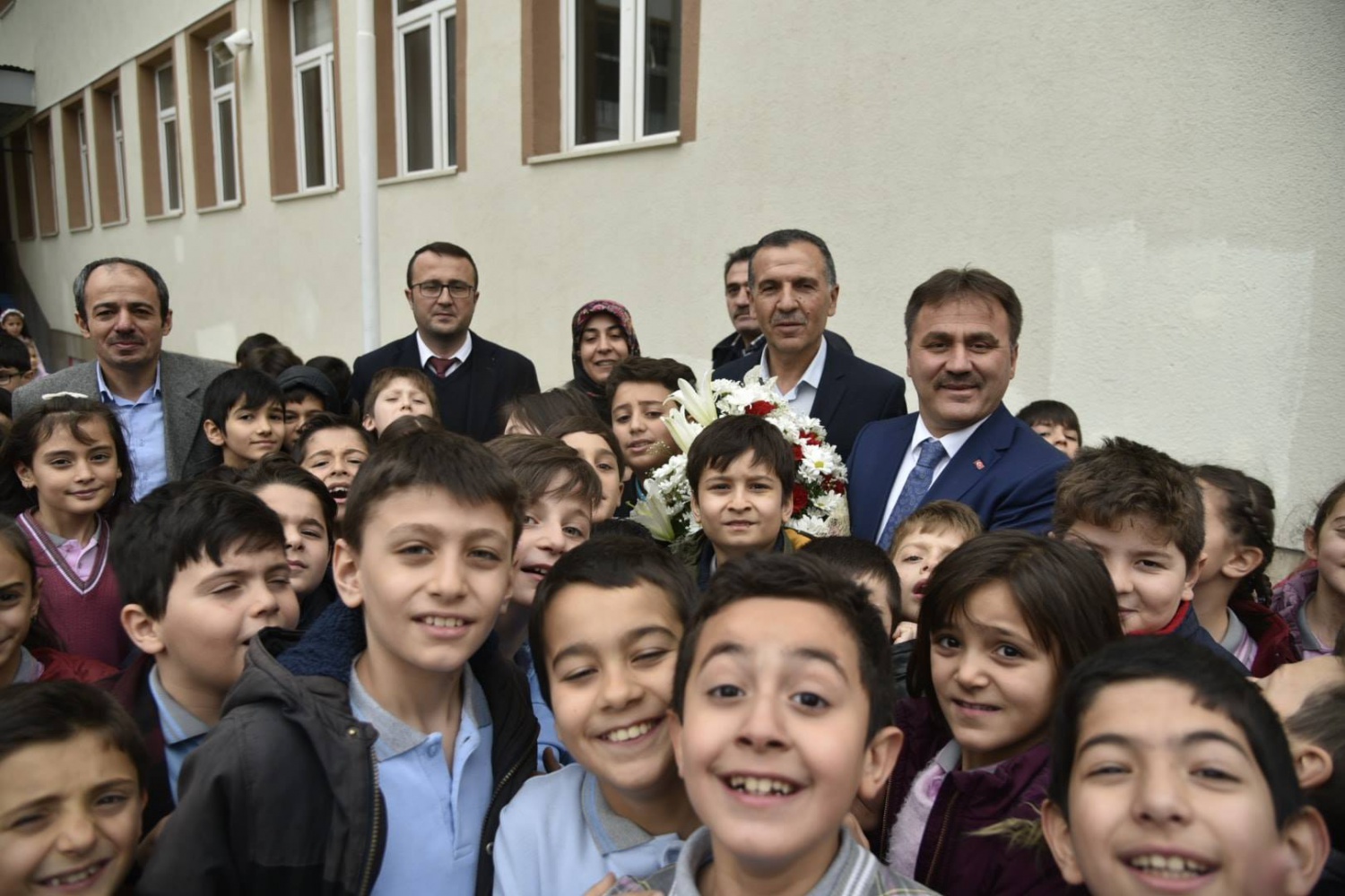 Başkan Çimen okul ziyaretlerini devam ettiriyor 1