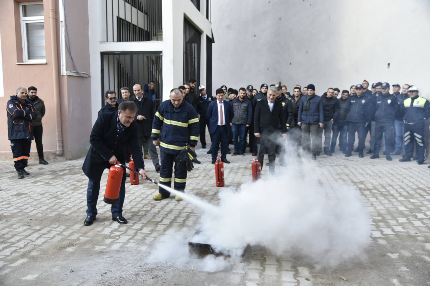 Gümüşhane Emniyetinde yangın eğitimi ve tatbikatı 8