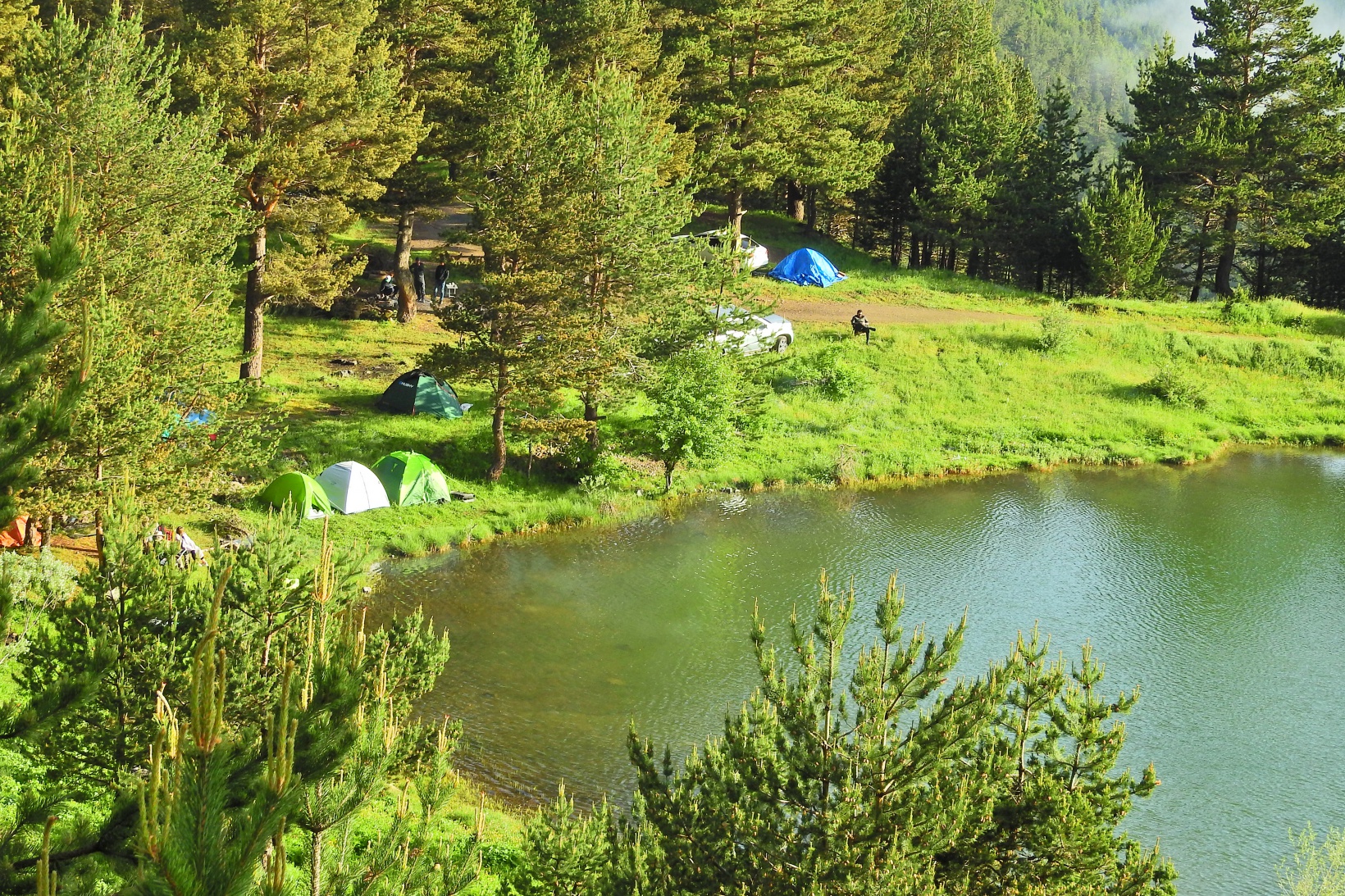 Gümüşhaneli doğaseverler Altınpınar Gölünde kamp kurdu 10