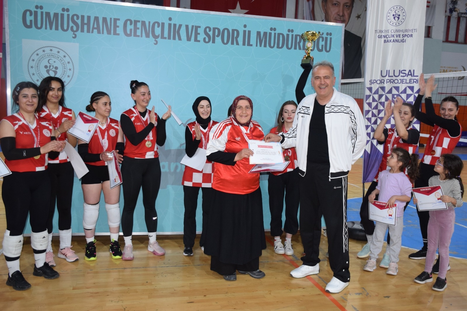 Nefes kesen finalin galibi Gümüş Kanatlar oldu 11