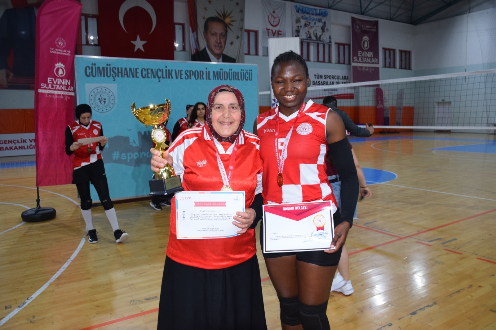 Nefes kesen finalin galibi Gümüş Kanatlar oldu 1