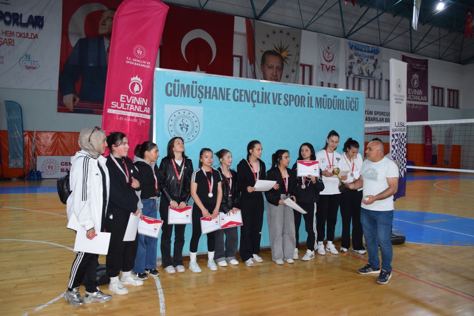 Nefes kesen finalin galibi Gümüş Kanatlar oldu 3