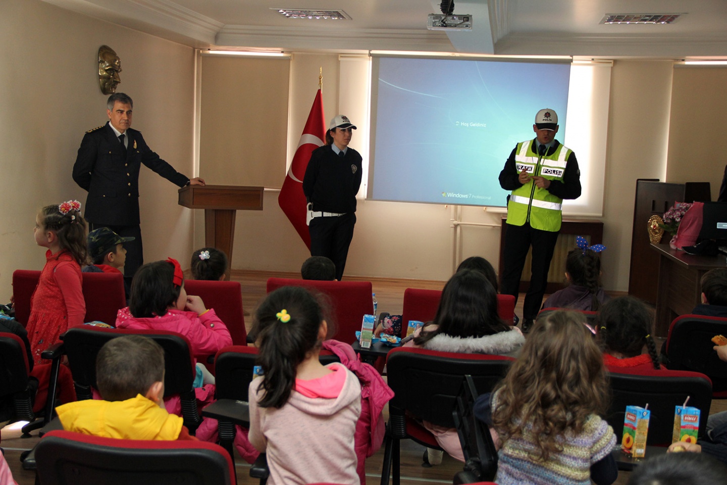 Miniklerden emniyete polis haftası ziyareti 3