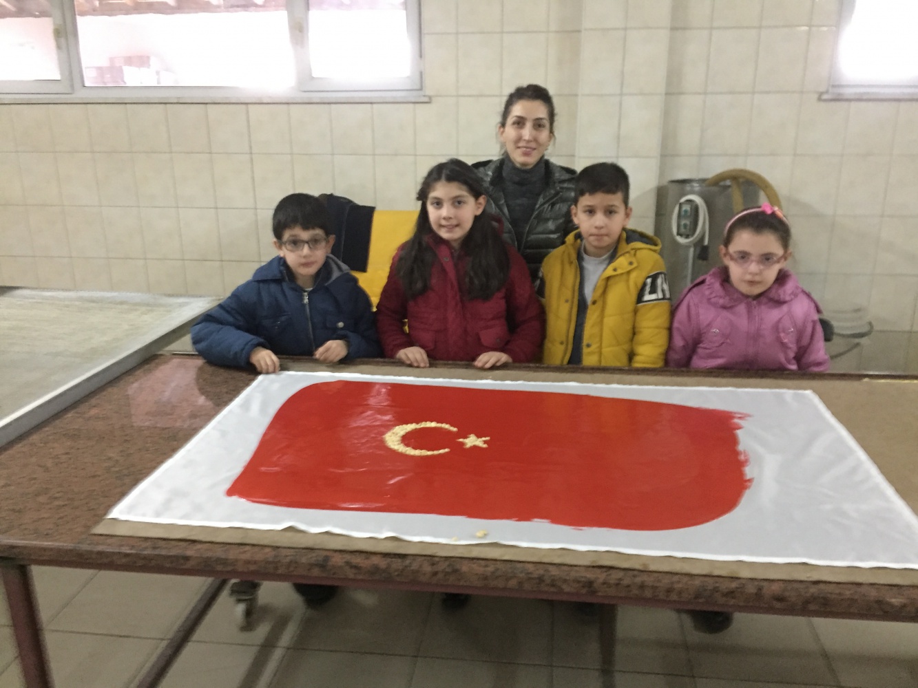 Kuşburnu pestilinden Türk bayrağı tasarladılar 5