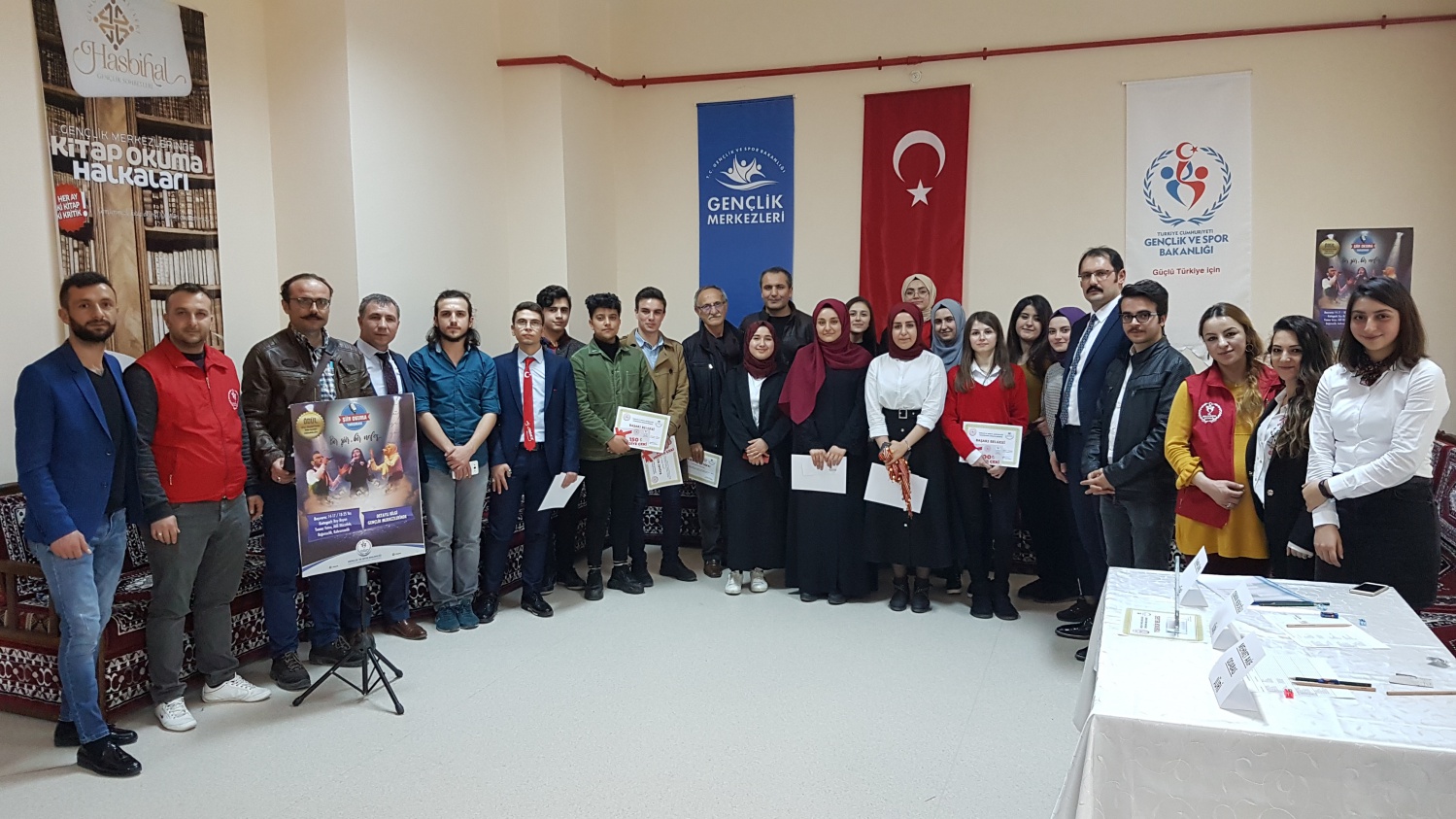 Gençlik Merkezinde ‘Bir Şiir Bir Nefes’ şiir okuma yarışması yapıldı 11