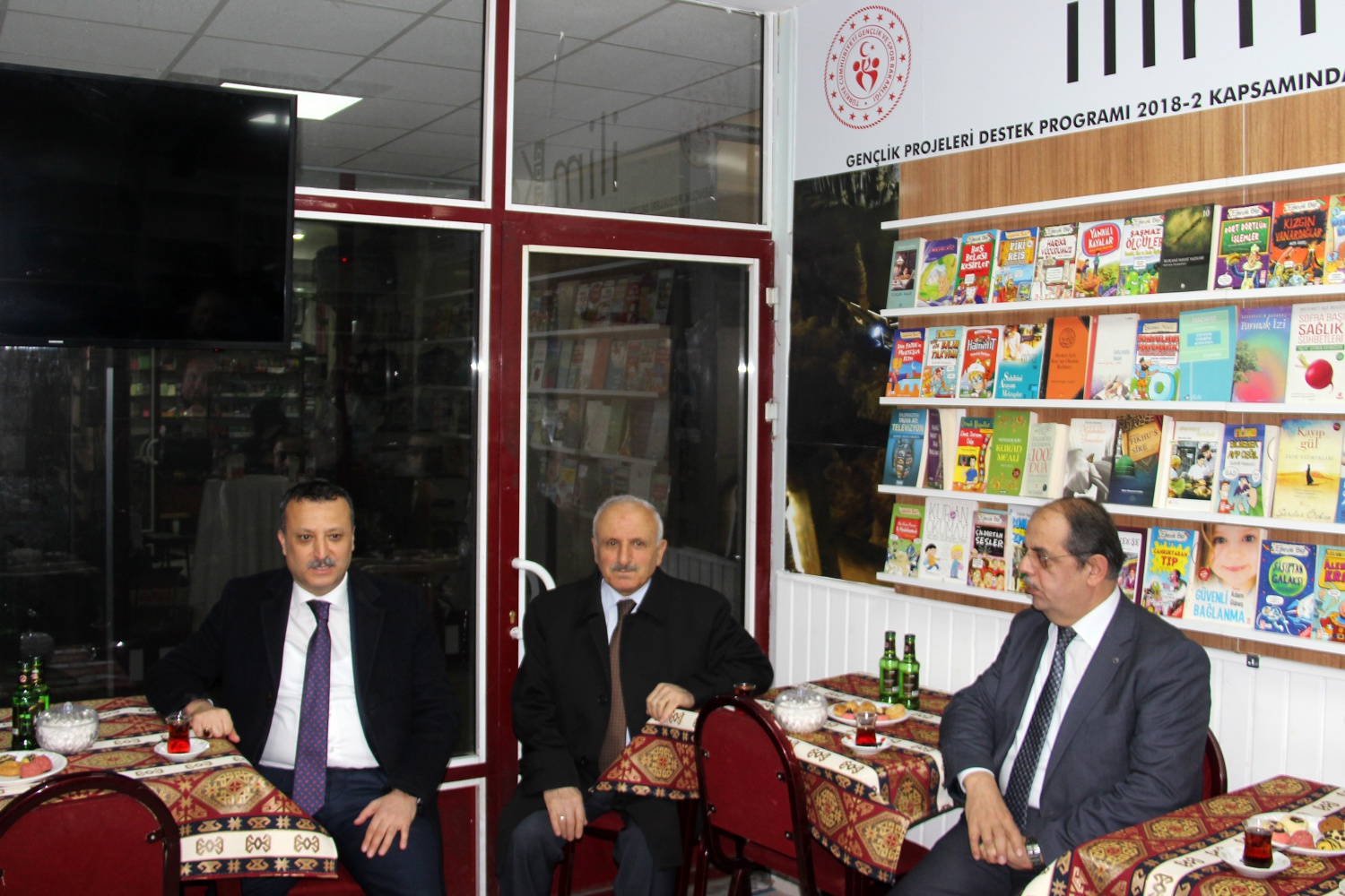 İlim Kitap Kafe hizmete girdi 3