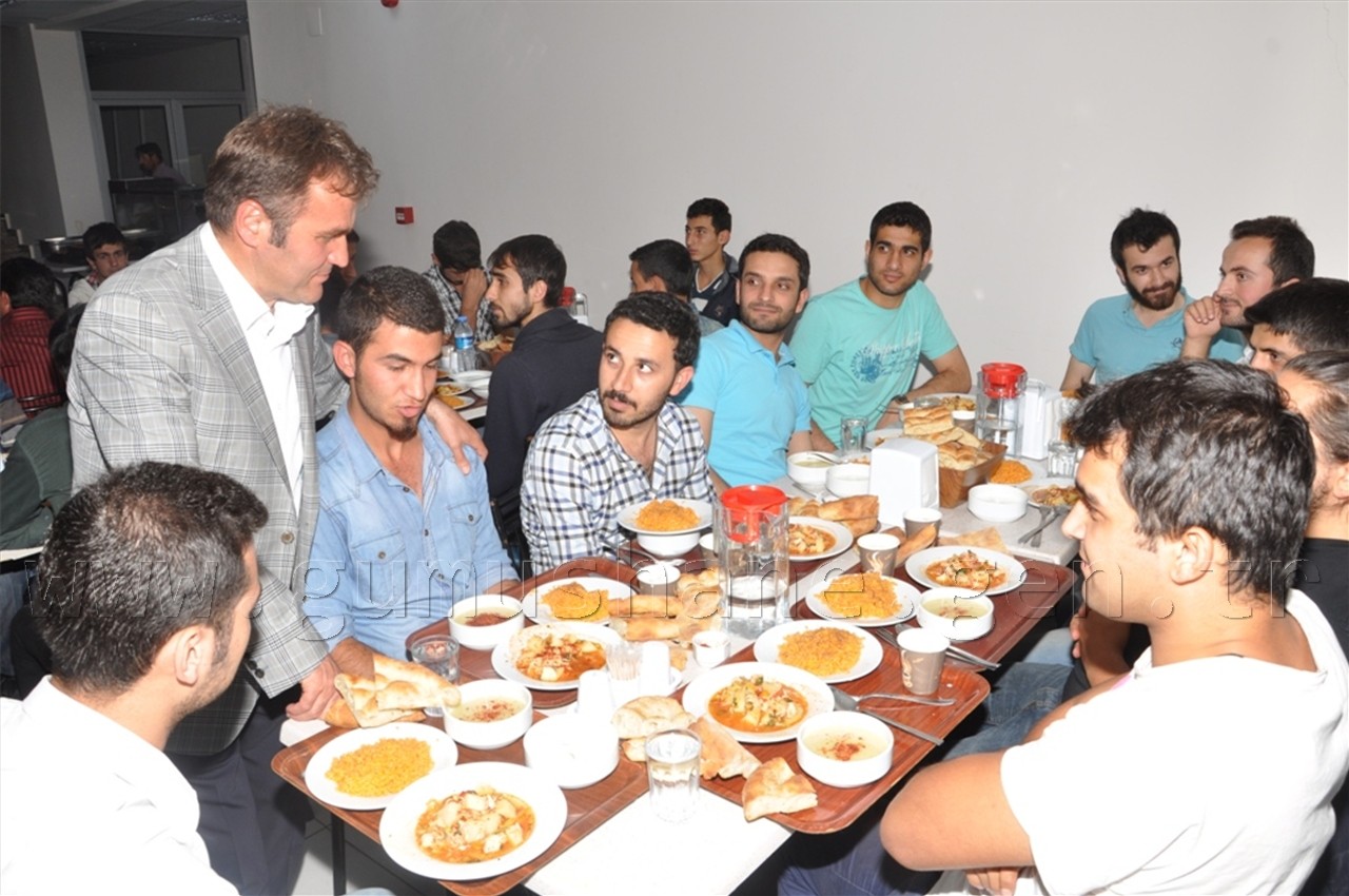 Başkan Çimen, İftar Yemeğinde Vatandaşlarla Bir Araya Geldi 2