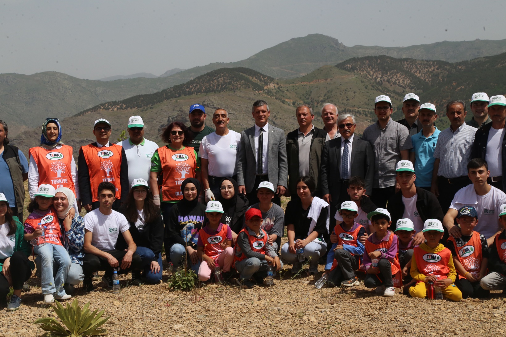 Çevre Haftasında fidanlar toprakla buluştu 1