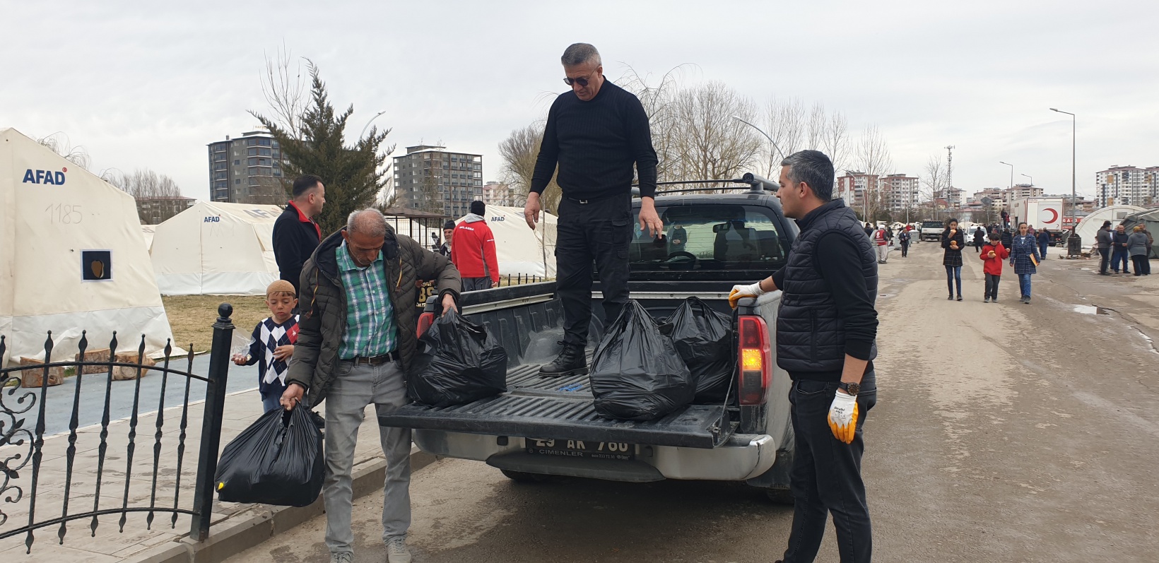 GÜ heyetinden deprem bölgesine taziye ziyareti 11