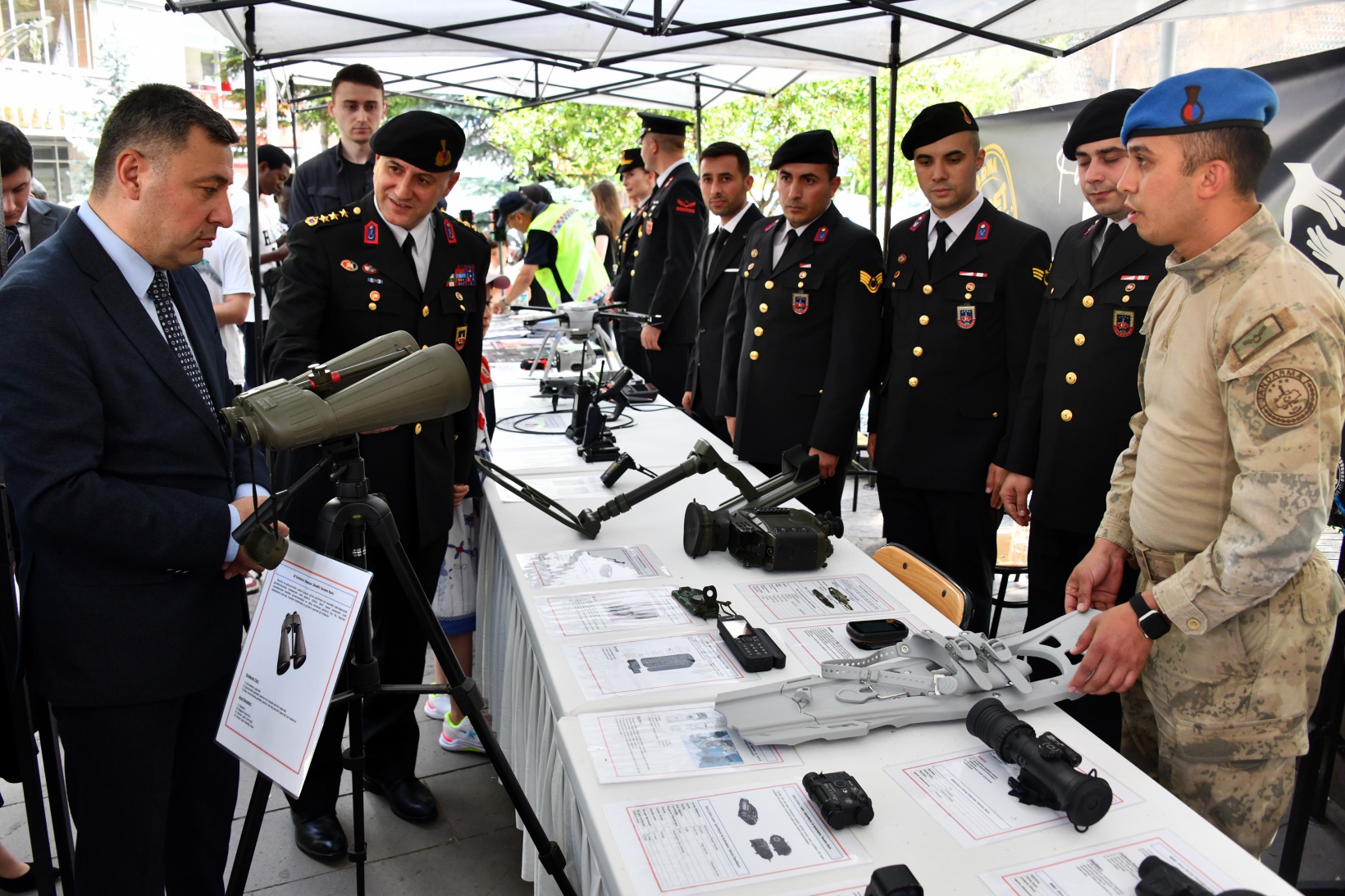 Jandarma’nın sergi ve konserine yoğun ilgi 46