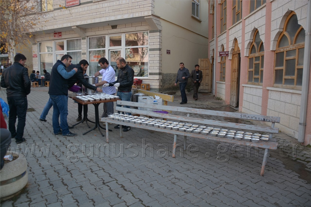 Şiran'da Bin 500 Kişiye Aşure Dağıtıldı 4