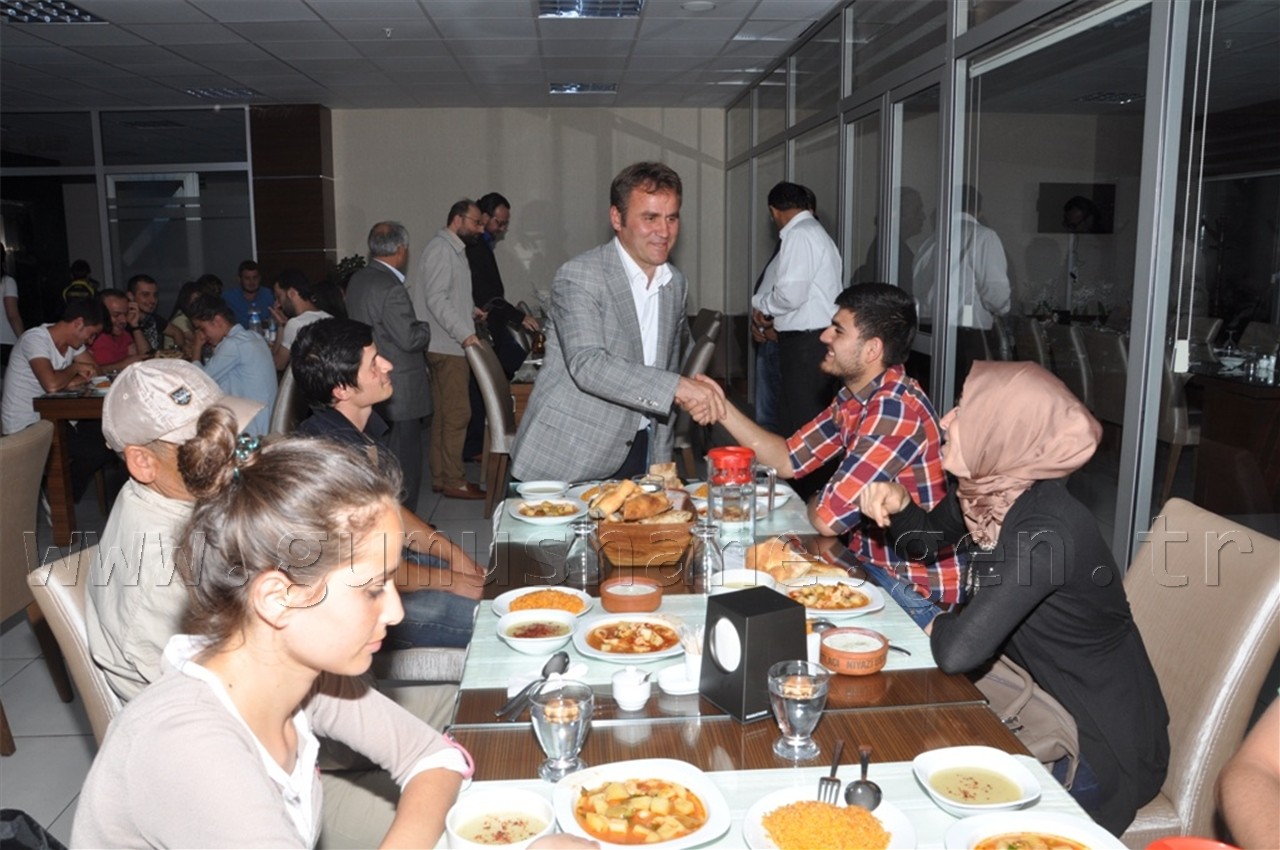 Başkan Çimen, İftar Yemeğinde Vatandaşlarla Bir Araya Geldi 5