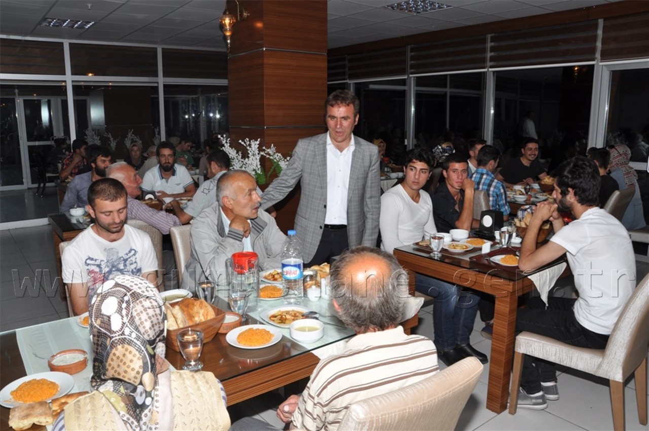Başkan Çimen, İftar Yemeğinde Vatandaşlarla Bir Araya Geldi 6