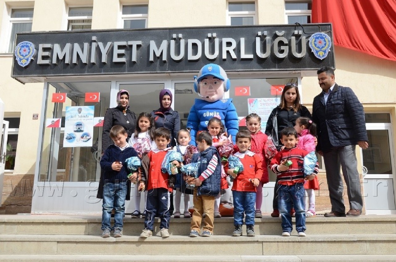 Minik Öğrencilerden İl Emniyet Müdürüne 10 Nisan Ziyareti 4